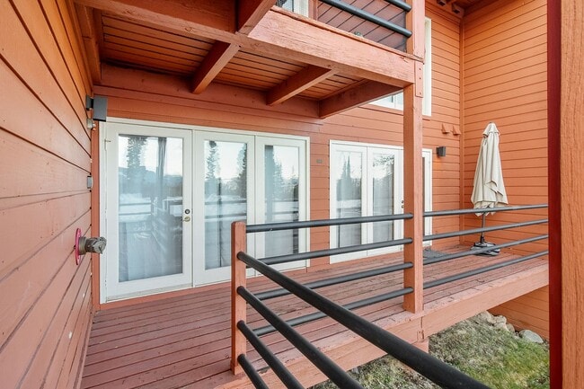 Building Photo - Wilderness One Bedroom Available 7/7!  Close to hiking trails and great amenities.  Amazing SUN!