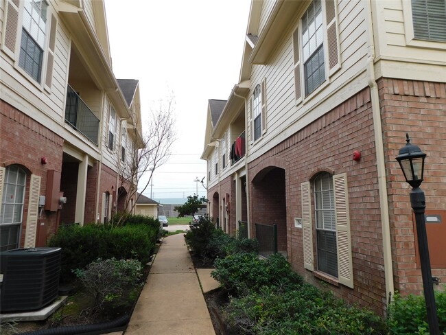 Foto del edificio - 2710 Grants Lake Blvd