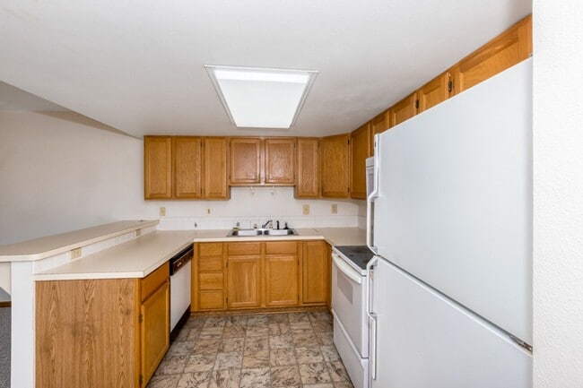 Building Photo - 4 Bedrooms, each with Ensuite Bathrooms!