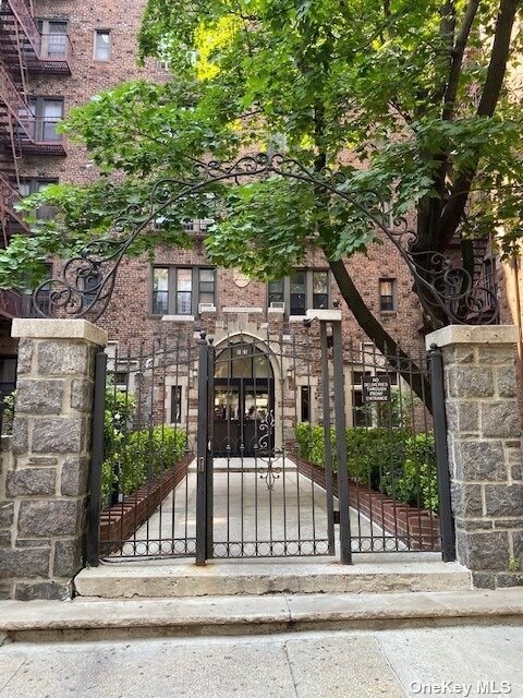 Primary Photo - 92-05 Whitney Ave