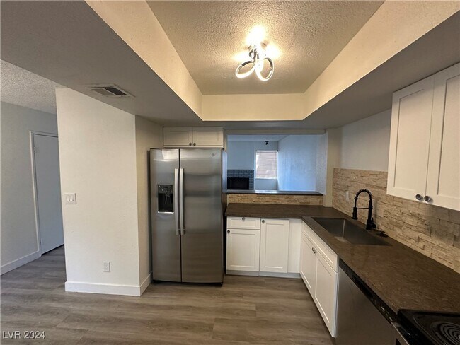 Building Photo - 2608 Matogroso Ln