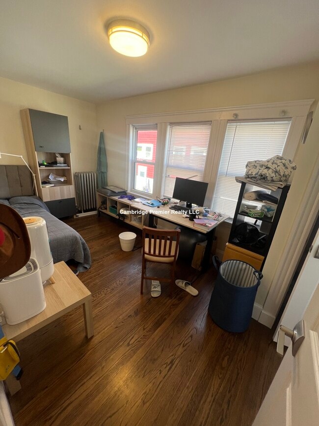 Building Photo - 117 Burget Ave