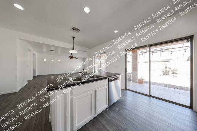 Foto del edificio - 15682 W Monterosa St