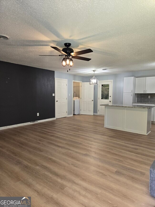 Foto del edificio - 6721 Haynes St