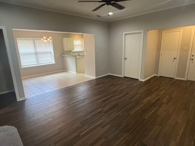 Foto del edificio - 4904 Timberview Dr