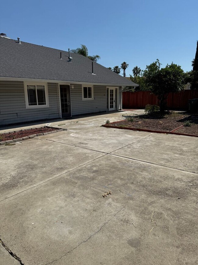 Foto del edificio - $3,700 / 4 BR - Comfortable 3-Bedroom Fremont Rental in Prime East Bay Location!