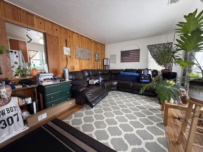 Building Photo - 1311 E Flint St