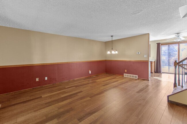 Foto del edificio - 4 bed, 2 bath, large yard available in Woodmere, Loveland