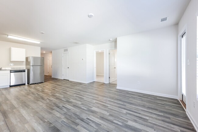 Building Photo - 121 Colonial Walk, Pickens, SC