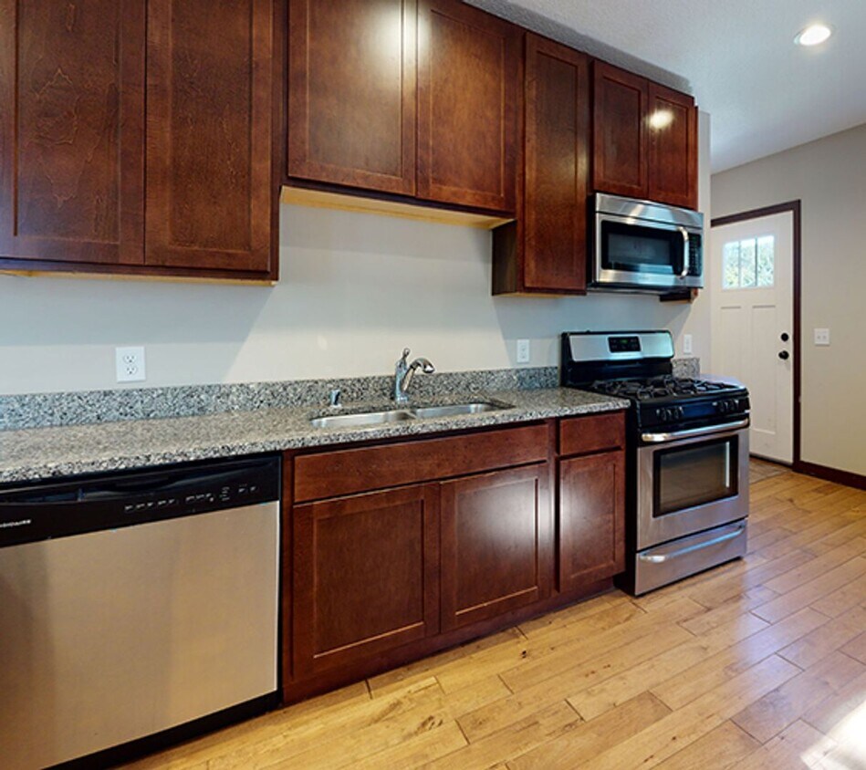 Primary Photo - Affordable five bedroom house close to U o...