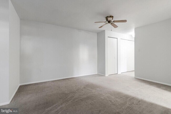 Foto del edificio - 11370 Cherry Hill Rd