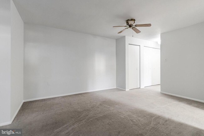 Building Photo - 11370 Cherry Hill Rd