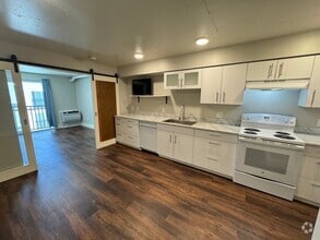 Building Photo - 803 Waimanu St