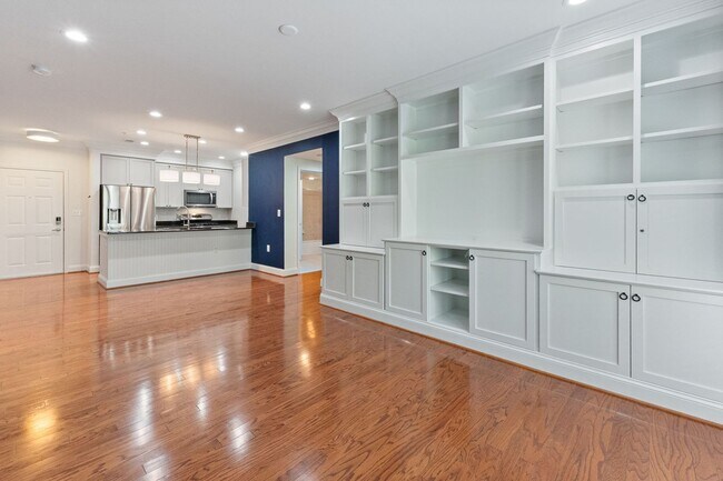 Foto del edificio - Luxury Old Town Living at The Prescott | 2BR Condo Just Off King Street