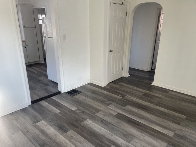 Building Photo - Charming 3-bedroom house