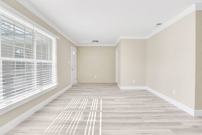 Building Photo - 1557 Nottingham Dr