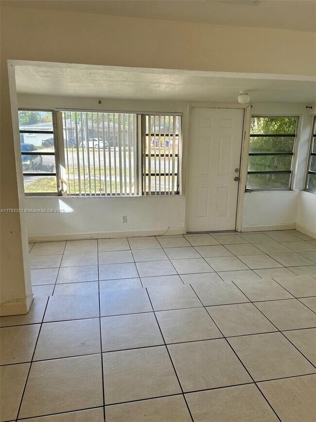 Foto del edificio - 2 bedroom in Hollywood FL 33021