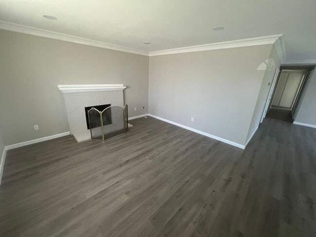 Building Photo - Updated Property!