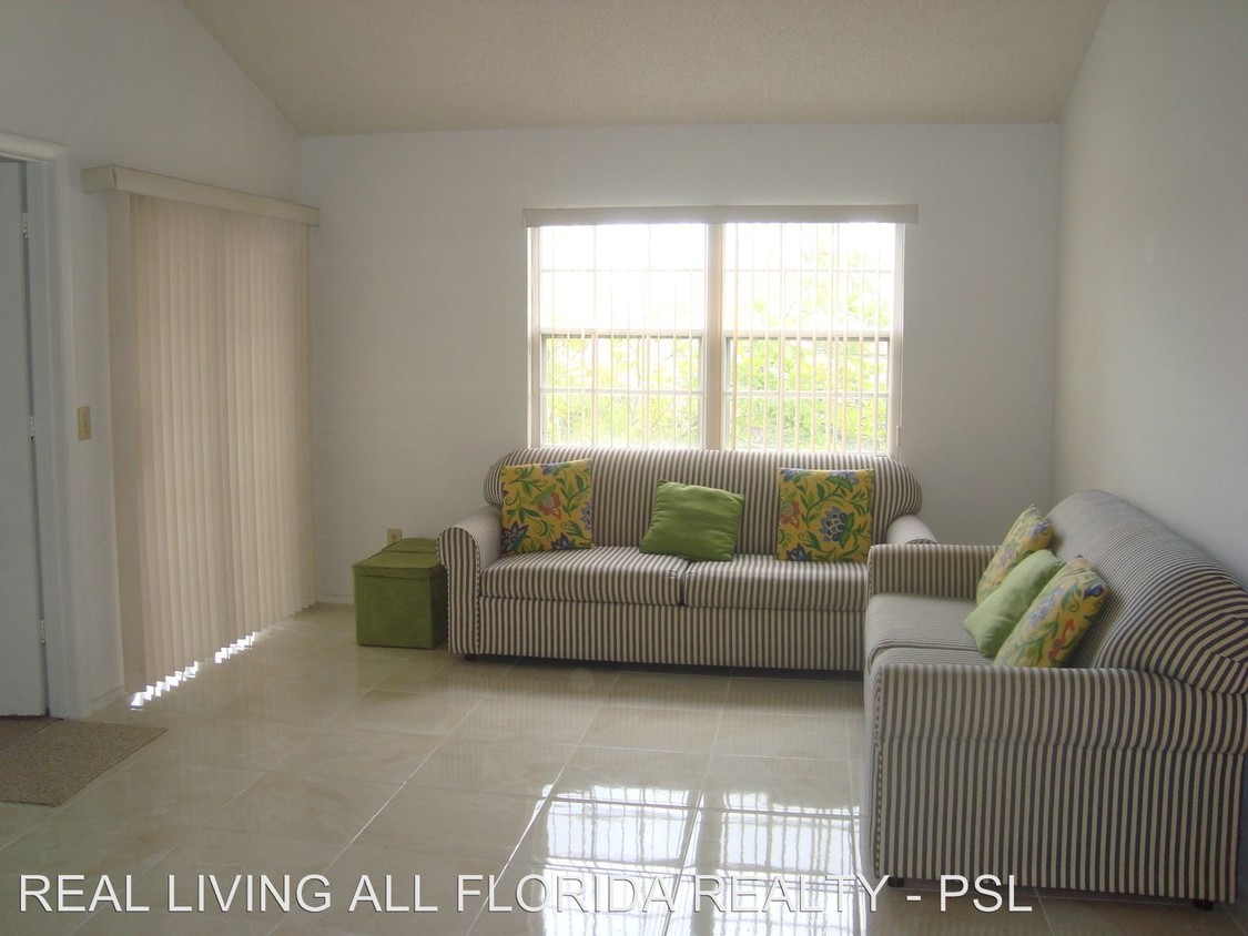 Primary Photo - 1630 SE Green Acres Cir