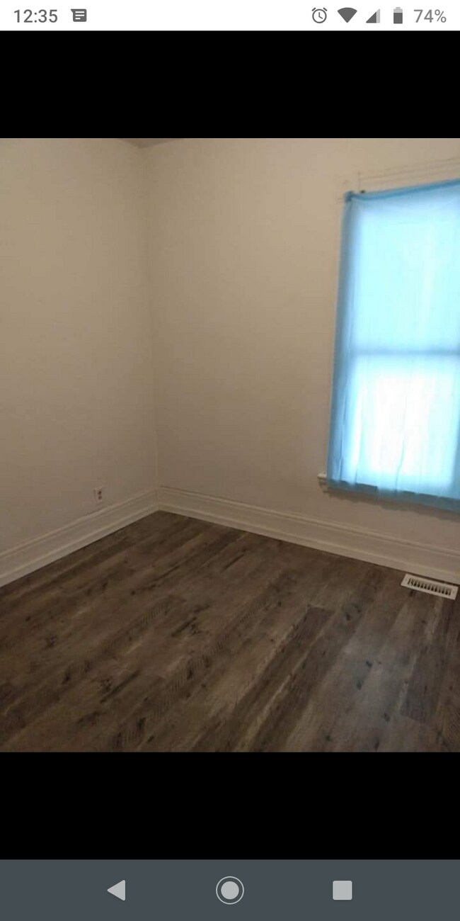 Room - 121 Baker Ave