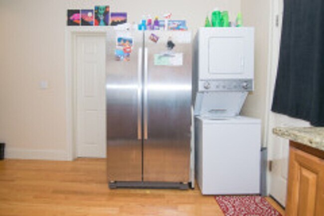 Foto del edificio - AMAZING 4 BED 2 BATH IN ALLSTON AVAILABLE JAN 1st!!!