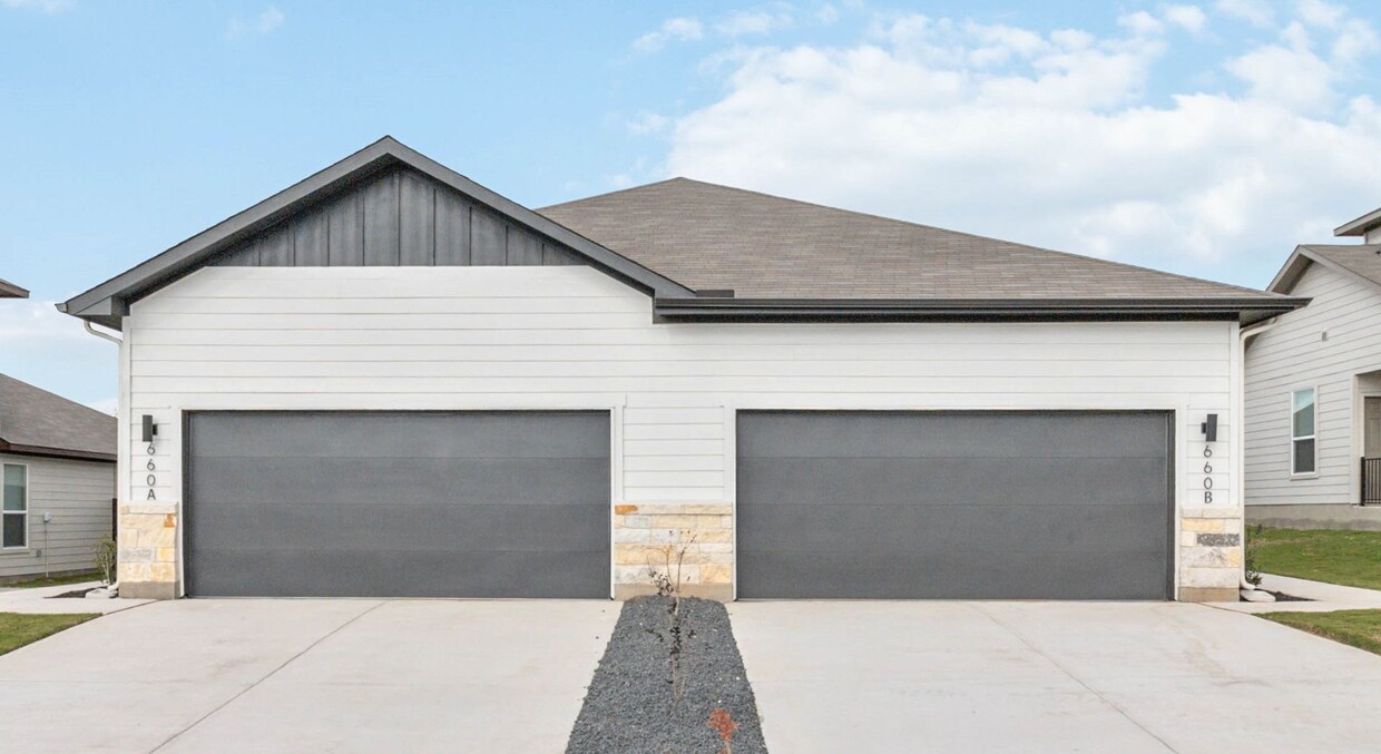 Primary Photo - 335-339 Nespral Dr