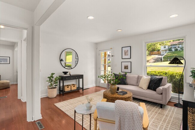 Building Photo - 5708 Vine Ridge Dr
