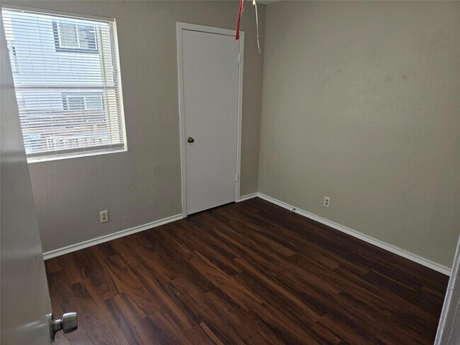 Building Photo - 10207 Brownie Dr
