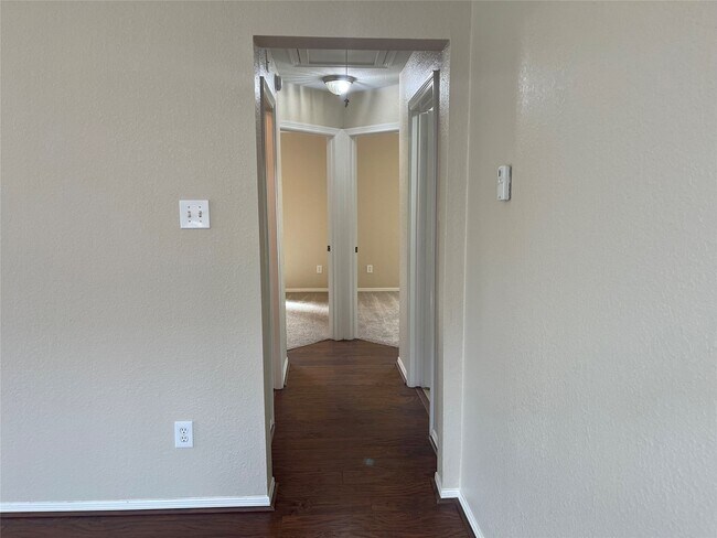 Building Photo - 4835 Chase Ct Dr