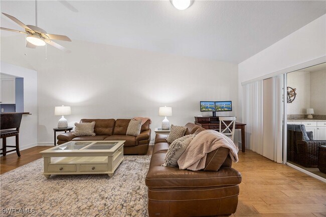 Foto del edificio - 7050 Barrington Cir