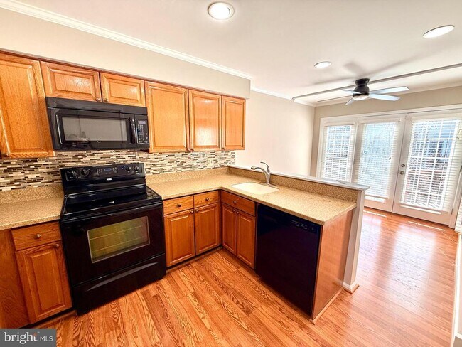 Building Photo - 6166 Wellington Commons Dr