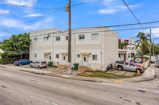 Building Photo - 1011 SW 7th St
