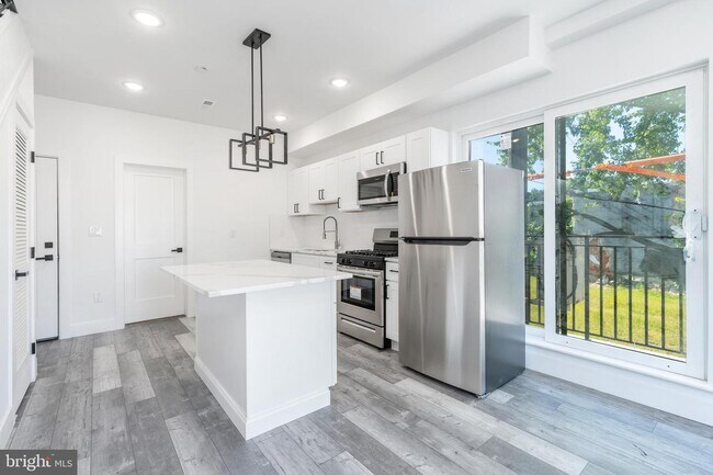 Building Photo - 817 N 42nd St
