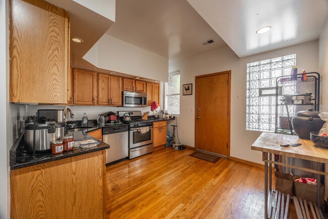 Building Photo - 2714 N Kimball Ave