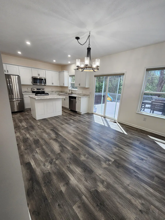 Building Photo - 4812 Jessica Suzanne Dr
