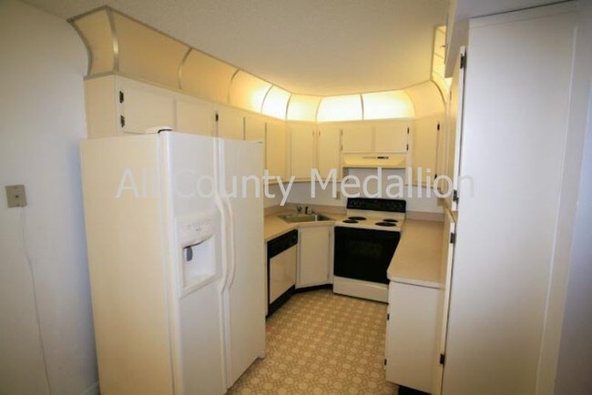 Foto del edificio - 4681 Lakeside Club Blvd