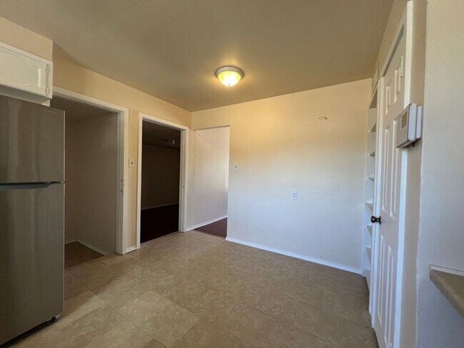 Foto del edificio - 3 Bedroom/2 Bath, Water Paid. Near Hospita...