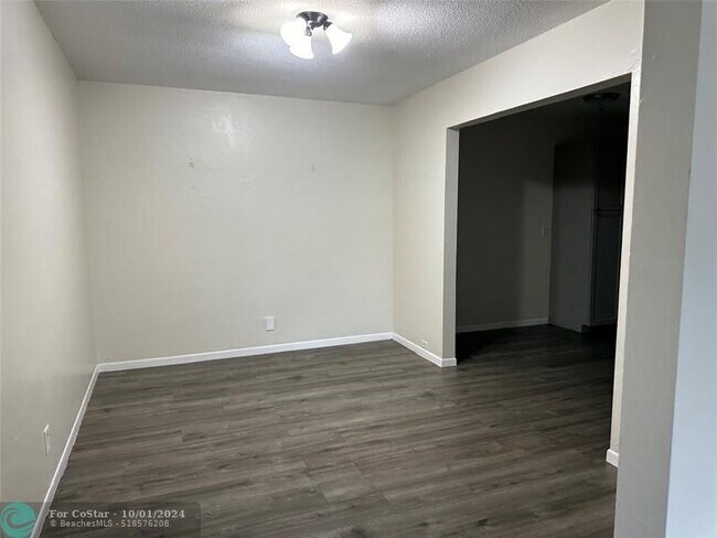 Building Photo - 10601 NW 45th St