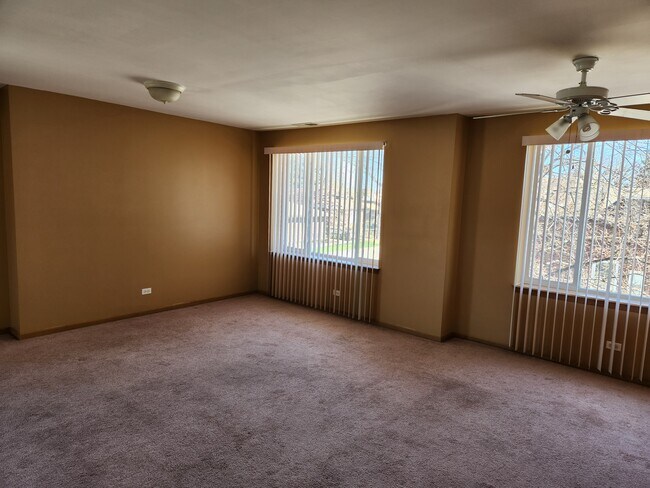 Living room - 9304 S Paxton Ave