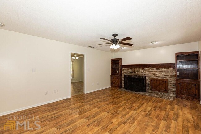 Foto del edificio - 404 E First St