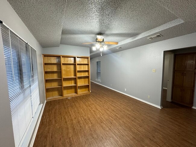 Photo - 2115 N Elm St Apartment