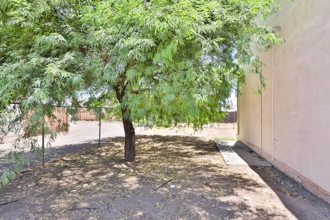 Building Photo - AZ21-033