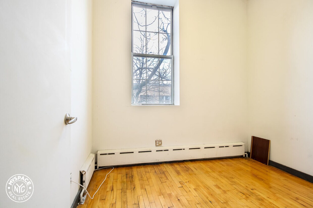 Building Photo - 19-20-20 Harman St
