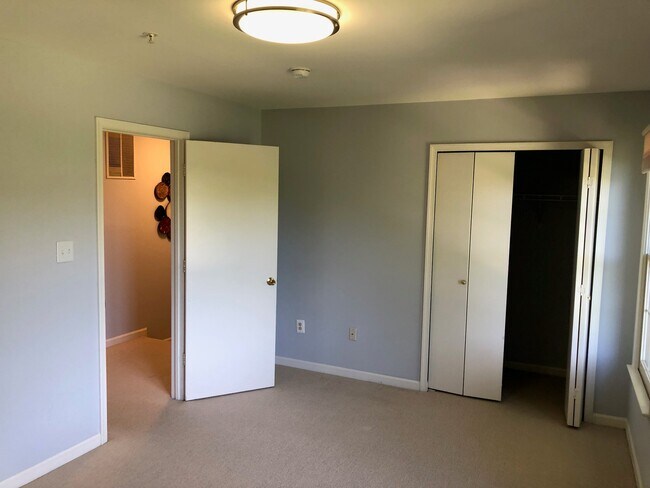 Building Photo - 8549 Bells Ridge Ter