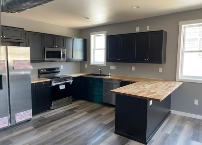 Building Photo - 1214 3rd St S