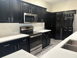Building Photo - 3838 Thornhill Dr