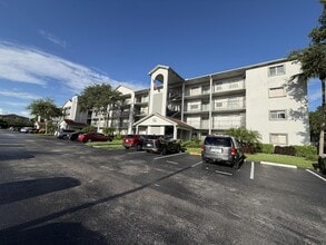 Building Photo - 1400 SW 124th Terrace