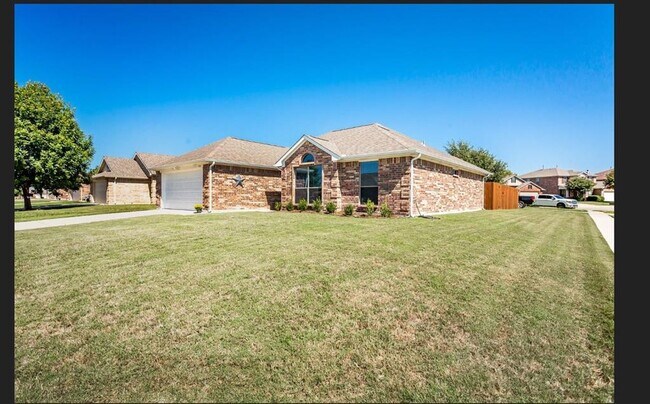 Building Photo - 2101 Oakridge Dr