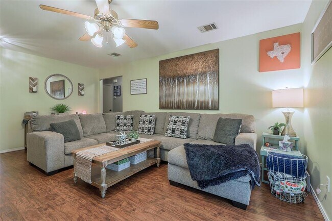 Foto del edificio - 1705 Friars Tale Ln