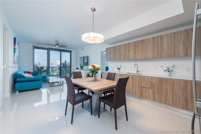 Foto del edificio - 2960 NE 207th St